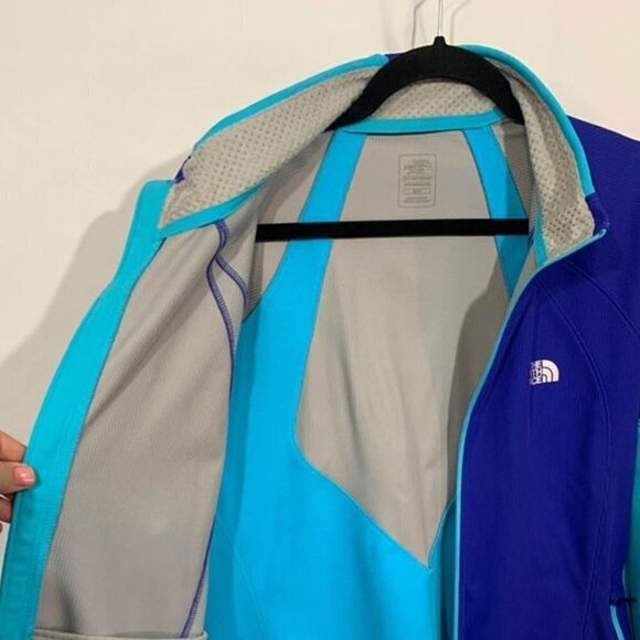 😎THE North face woman’s jacket. Size XL. Gorgeous bright colours. “Wind s… - Picture 10 of 11